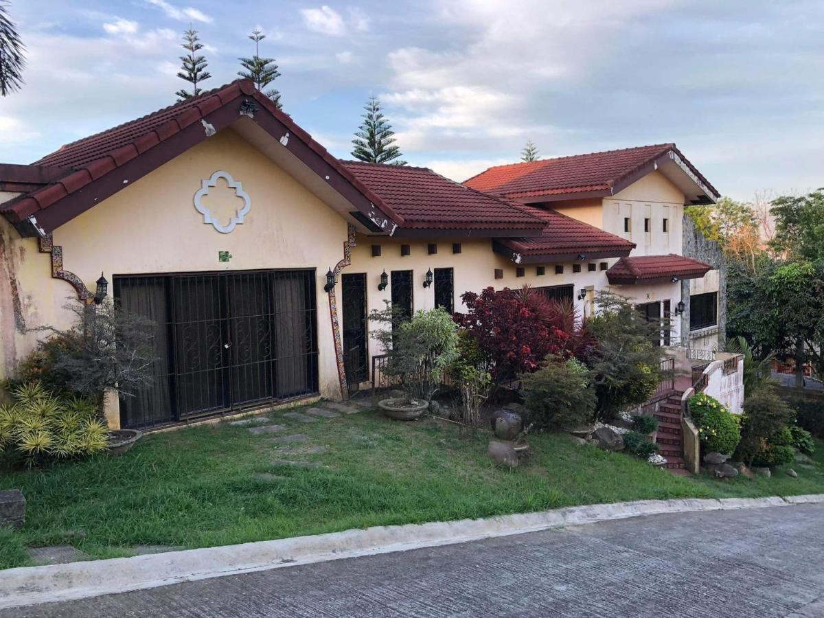 טגאיטאי Tagaytay Bnr Guesthouse 4Br With Balcony 12-14 Guest מראה חיצוני תמונה