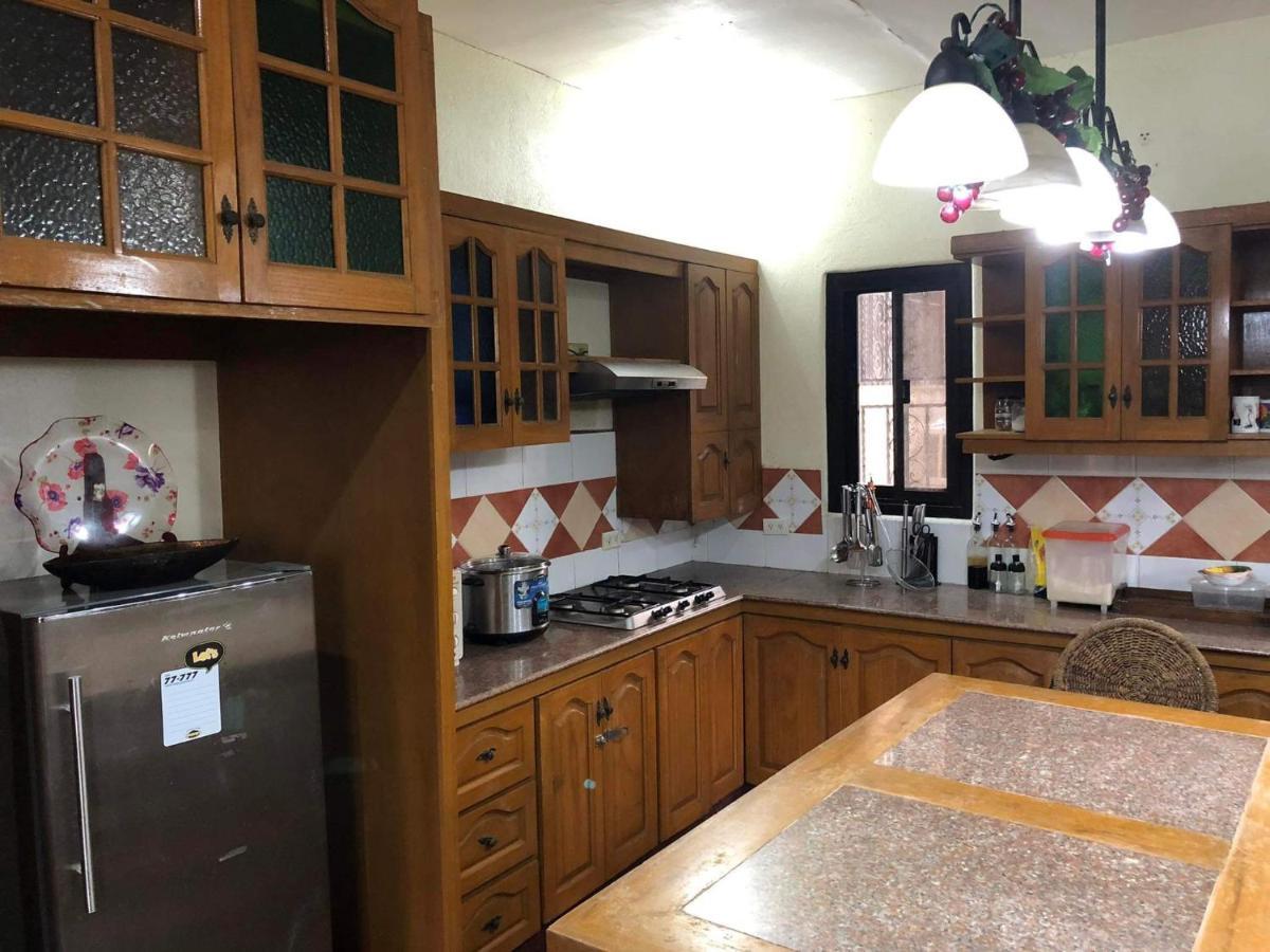 טגאיטאי Tagaytay Bnr Guesthouse 4Br With Balcony 12-14 Guest מראה חיצוני תמונה