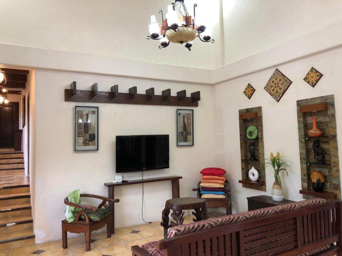 טגאיטאי Tagaytay Bnr Guesthouse 4Br With Balcony 12-14 Guest מראה חיצוני תמונה