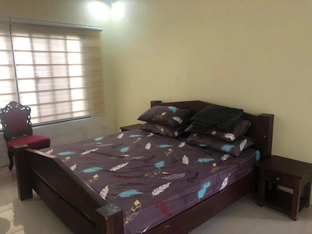 טגאיטאי Tagaytay Bnr Guesthouse 4Br With Balcony 12-14 Guest מראה חיצוני תמונה