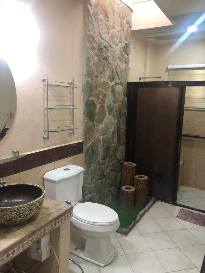 טגאיטאי Tagaytay Bnr Guesthouse 4Br With Balcony 12-14 Guest מראה חיצוני תמונה