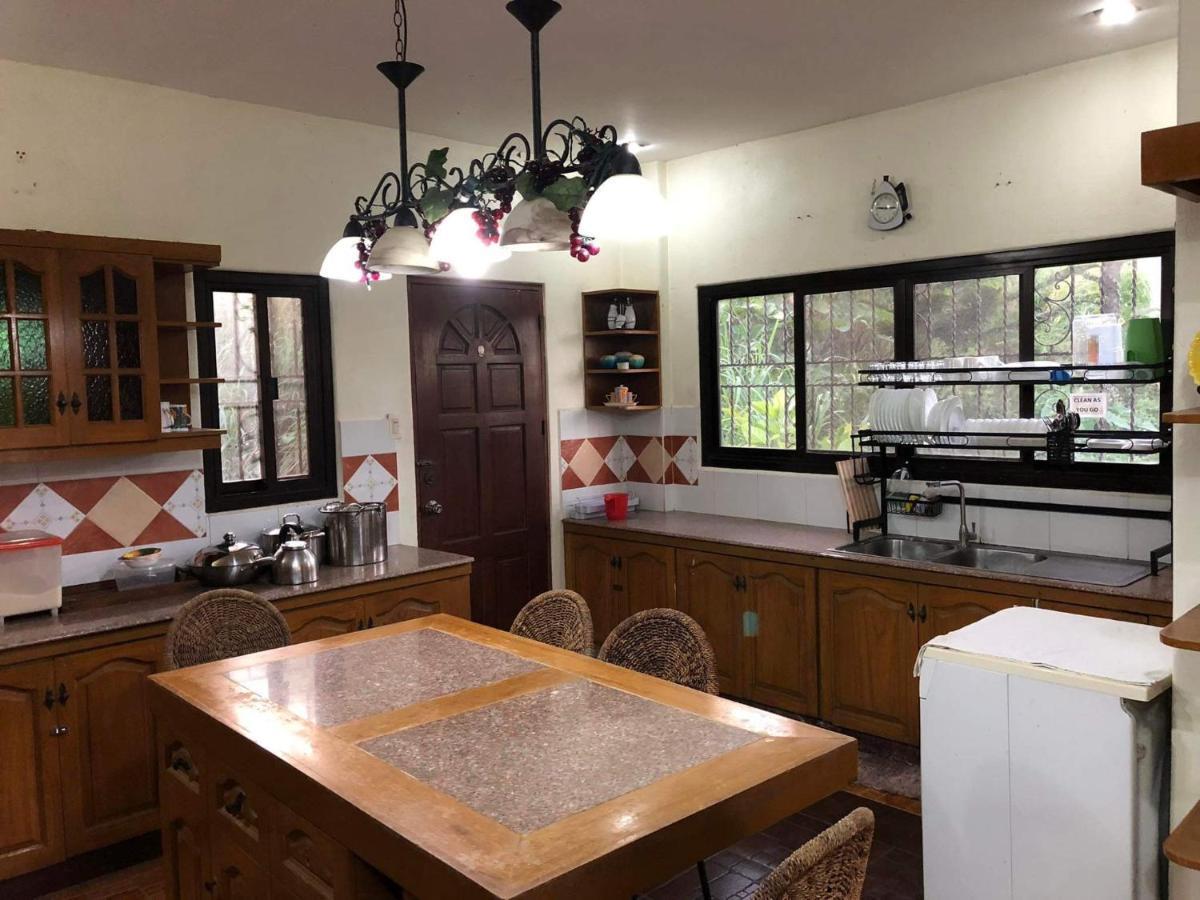 טגאיטאי Tagaytay Bnr Guesthouse 4Br With Balcony 12-14 Guest מראה חיצוני תמונה